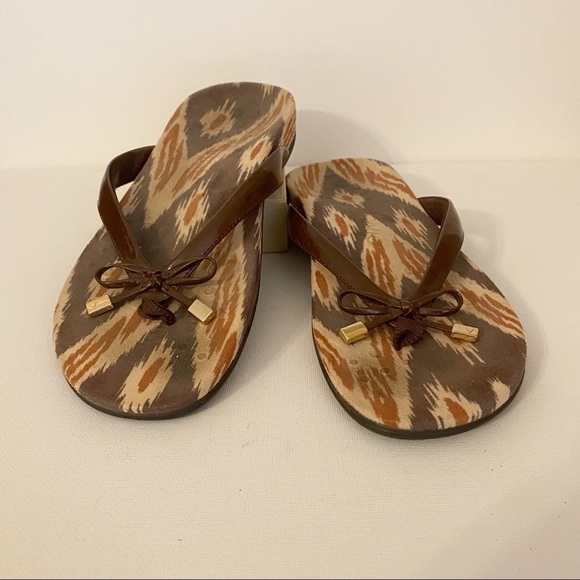 Vionic Bella Bow Toe Post Brown Ikat Sandals - 7 - Picture 1 of 14